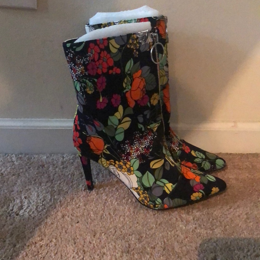 Women’s Floral Boots/ Multicolor
